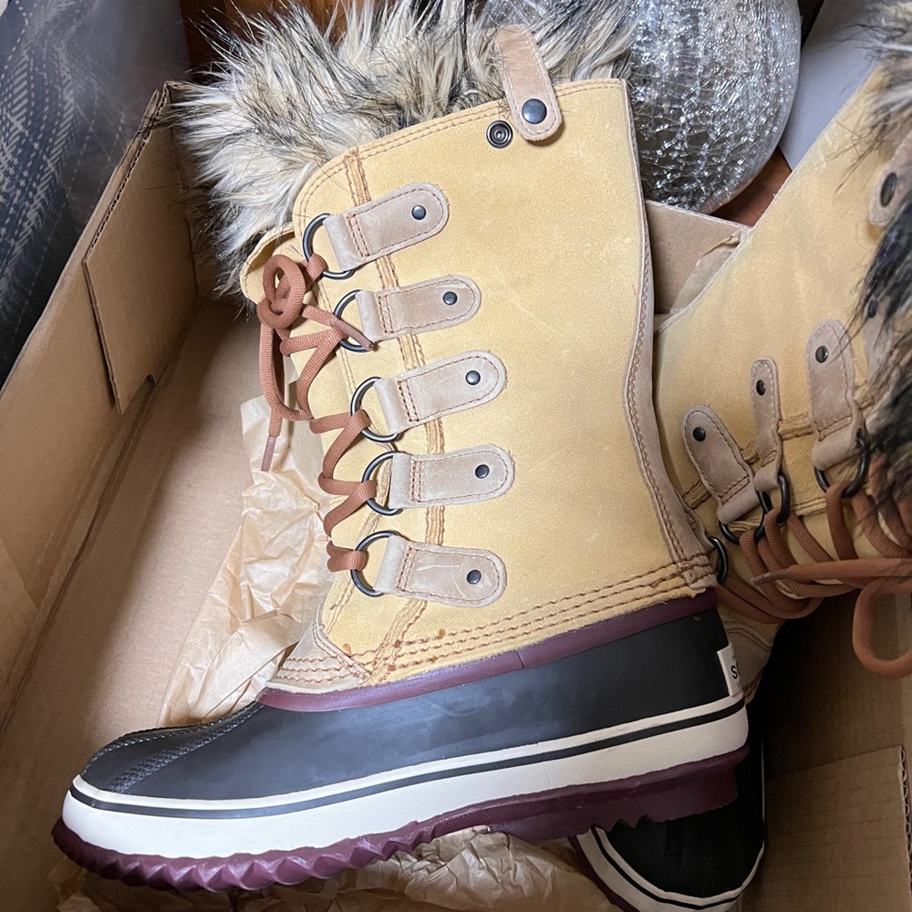 Sorel waterproof Boots Sz7 - Picture 2 of 7